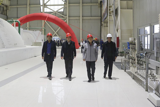 MILAN.COM米兰体育（中国）科技公司副总经理吴新宇、翟武汉及项目部领导在汽机运转平台参观
