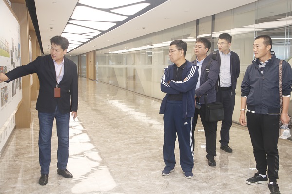 02参观MILAN.COM米兰体育（中国）科技公司总部.JPG