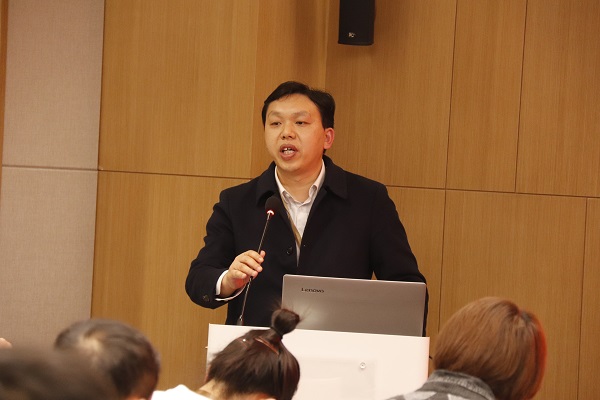6、MILAN.COM米兰体育（中国）科技公司总工程师苏群山主持会议 .JPG