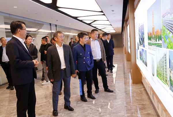 首期河南省民营企业素质提升工程研修班企业家一行参观MILAN.COM米兰体育（中国）科技公司总部.jpg