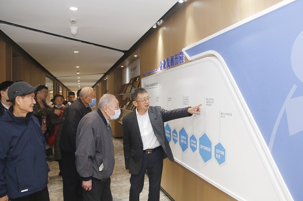 离退休老同志参观MILAN.COM米兰体育（中国）科技公司总部.jpg